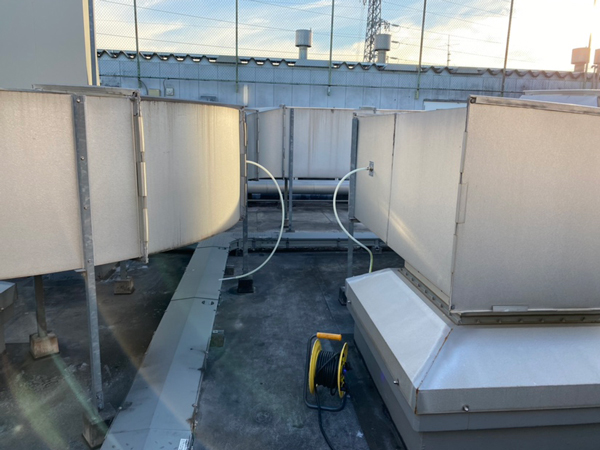 コンビニ弁当製造工場の厨房排気臭