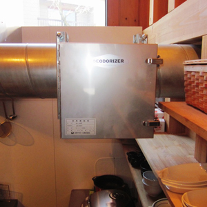 焼鳥店の厨房排気臭