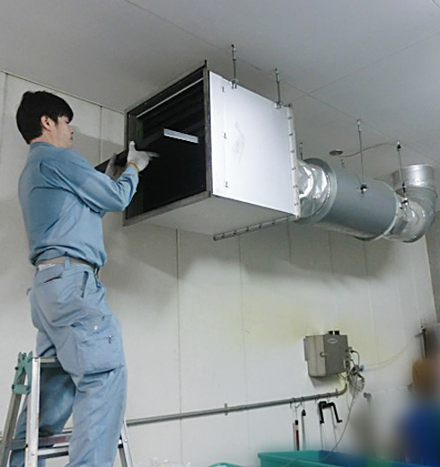 KCF-20のメンテナンスの様子