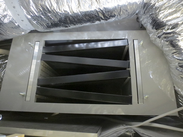 給気ダクトに設置したKCF-10-300W