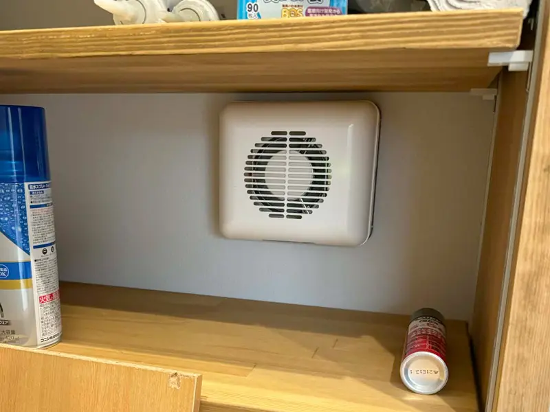 玄関の下駄箱に設置したミニフォレスト消臭器