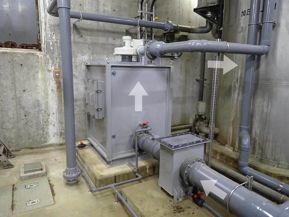 排水処理設備に導入したタンデム型脱臭器TDM-7CP 配管の様子